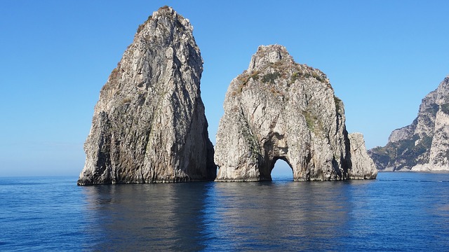 capri-4158128_640.jpg